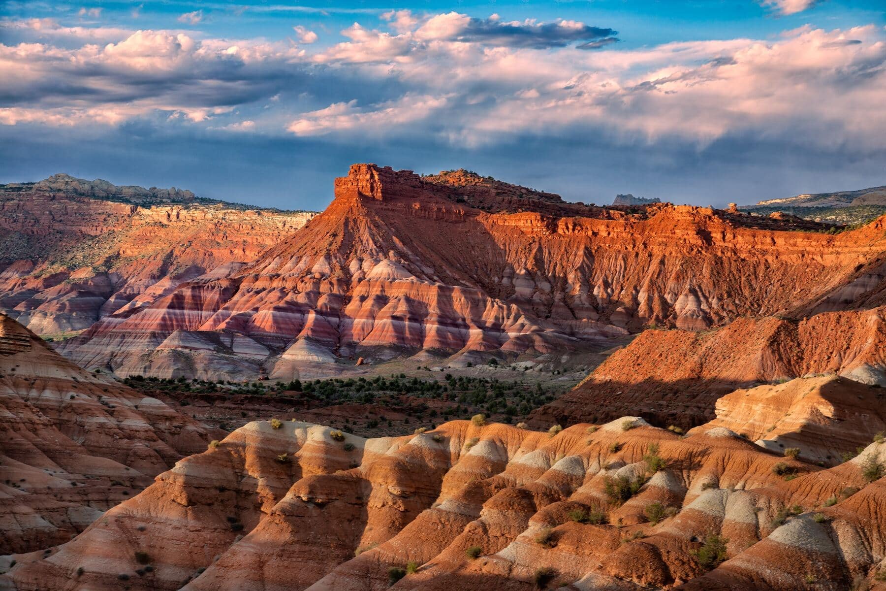 Image of mountains to convey the best RV dump sites in Utah - Book Outdoors