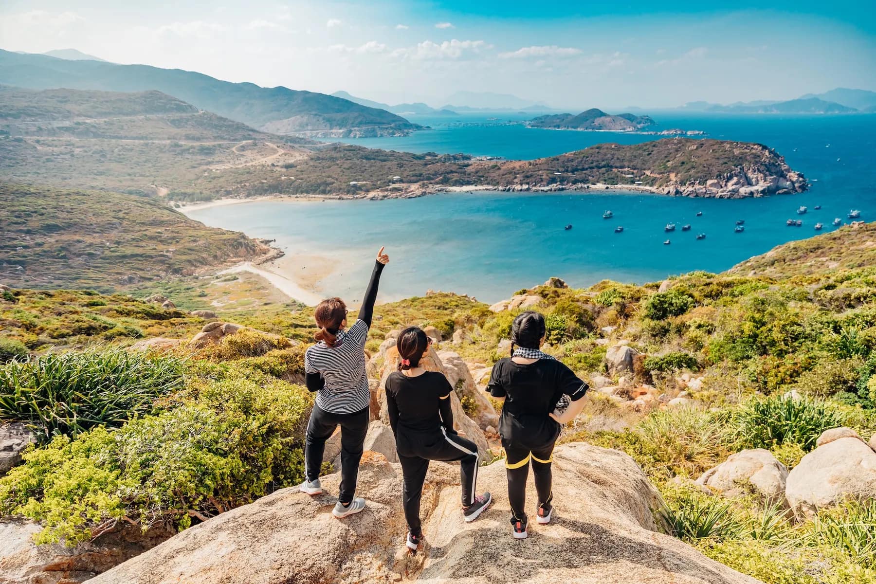 Image of female hikers overlooking bay - Book Outdoors